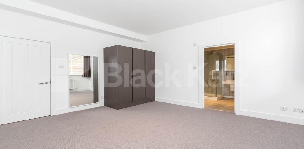			2 Bedroom, 2 bath, 1 reception Apartment			 TABERNACLE STREET EC2A, OLD STREET - SHOREDITCH - LIVERPOOL STREET